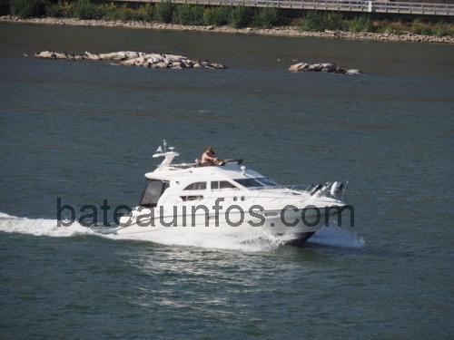 Sealine F330 avis et fiche technique